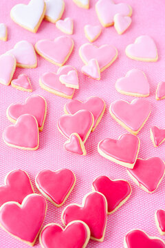 Herz Kekse mit rosa Zuckerguss