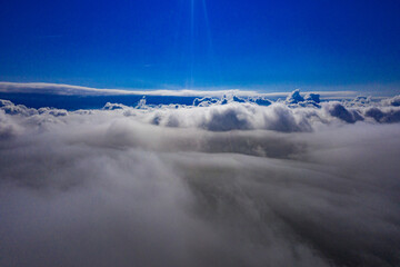 Wolken aus der Luft gefilmt