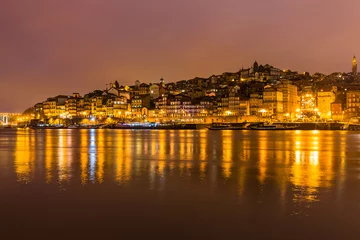 Foto op Plexiglas ポルトガル　ポルトのドゥエロ川とカイス・ダ・リベイラの夜景 © pespiero