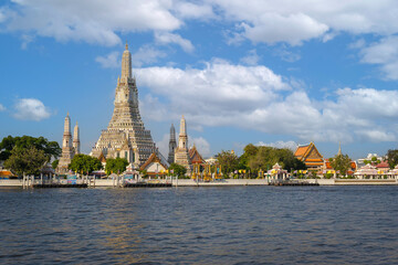 Fototapeta premium Wat Arun Temple or Wat Arun Ratchawararam Ratchawaramahawihan Along the Chao Phraya River is popular and famous place travel destination in Bangkok Thailand