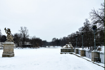 Fototapeta na wymiar park Łazienki Królewskie in Warsaw Poland on a snowy winter day