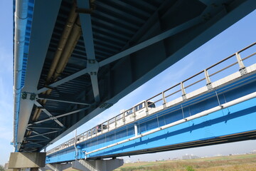 秋の江戸川に架かる流山橋風景