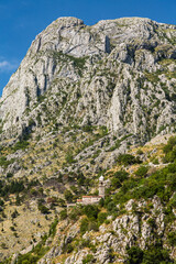 モンテネグロ　コトルの丘の上にある救世処女教会