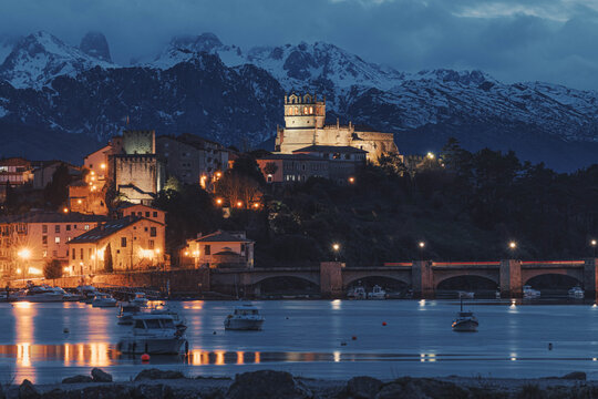 Foto nocturna San vicente de la Barquera . Cantabria