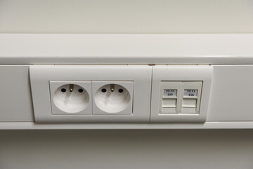 travail emploi job bureau energie prise connection electricité