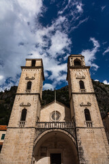 Fototapeta na wymiar モンテネグロ　コトルの聖トリプン大聖堂