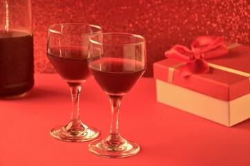 wine glasses with gift box