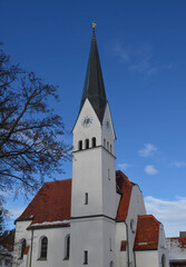 Fototapeta na wymiar evangelische Kirche Miesbach
