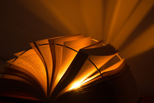 Aufgeschlagenes Buch