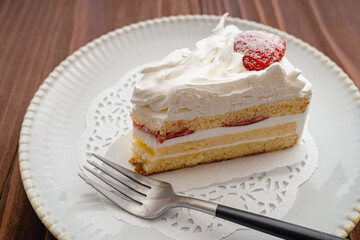 イチゴのショートケーキ　食べかけ