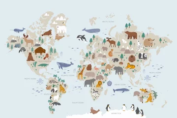 Fotobehang Kinderkamer Dieren wereldkaart voor kinderen. Poster met schattige vectordieren in vlakke stijl. Doodle stripfiguren in Scandinavische stijl voor kinderen