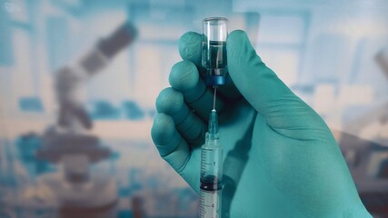 frasco de vacuna. Pandemia, coronavirus. Vacuna en manos de cientifico