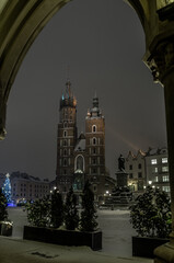 Fototapeta premium Winter night in Cracow marketplace, view to St. Mary's Church