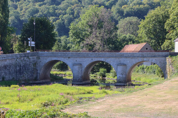 Fototapeta na wymiar Nouvelle-Aquitaine - Limousin - Chambon-sur-Voueize - Pont sur la Voueize route de Gouzon