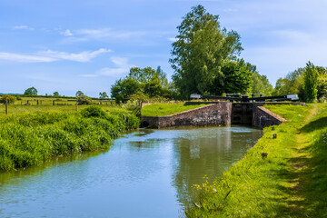 Fototapeta na wymiar A view towards Adkins Lock on the Oxford Canal near to the village of Napton, Warwickshire in summertime