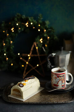 Christmas white lof cake 