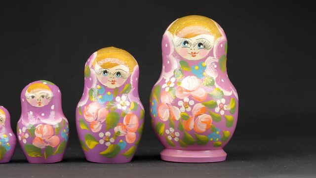 34749_The_pink_color_Matryoshka_dolls_on_the_table.mov