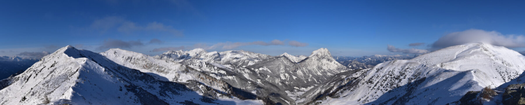 Panorama am Hinkareck &uuml;ber das Ges&auml;use und die Ennstaler Alpen in der Steiermark, &Ouml;sterreich