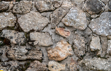 muro de piedras de varios tamaños y colores