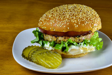 turkey burger with pickles