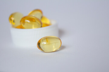 &Aacute;cido graso omega 3 perlas amarillas