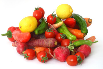 Fototapeta na wymiar carrot, tomato, radish, lemon, pepper isolated on white background. 