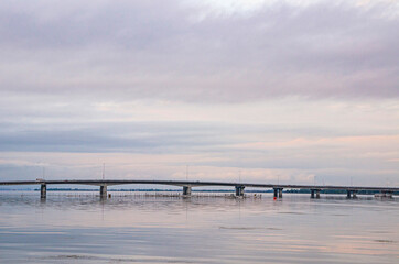 滋賀県の琵琶湖と近江大橋