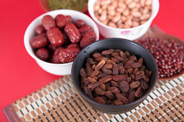 All kinds of grains and dried fruits