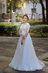 Naklejka premium Portrairt of women in white wedding dress at outdoor.