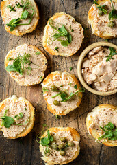 sandwich with cod caviar and capers