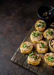 sandwich with cod caviar and capers