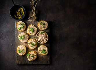 sandwich with cod caviar and capers