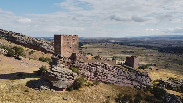 Castillo de Zafra guadalajara espa&ntilde;a castilla la mancha paisaje panoramico de la fortificaci&oacute;n juego de tronos viajes turismo