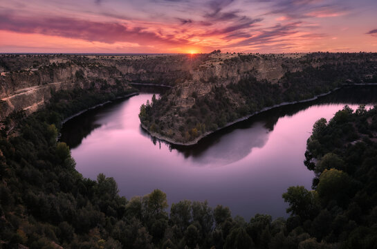 Hoces del durat&oacute;n turismo sepulvesa segovia castilla y leon atardecer paisaje