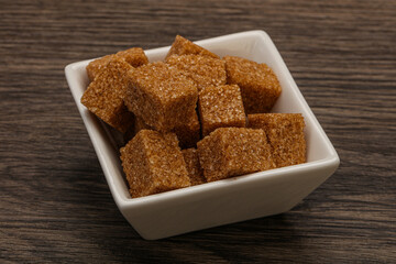 Cane sugar cubs in the bowl