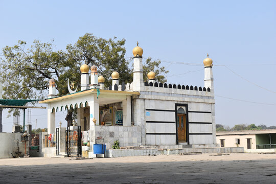 Side View of Hazrat Khwaja Shah Mansoor Arif Billa, Mosque Supe, Baramati, Maharashtra