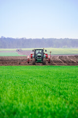 Prace na polu © Katarzyna