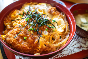 日本の丼もの　カツ丼