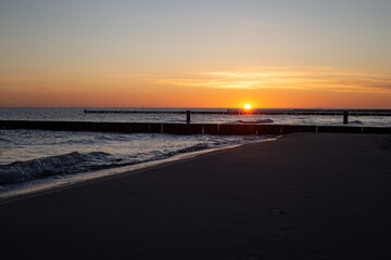 Obraz premium Sonnenaufgang an der Ostsee am Strand auf Usedom 
