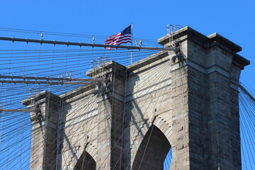 Drapeau américain, pont de Brooklyn, New-York City.