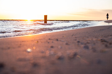 Sonnenaufgang an der Ostsee direkt über dem Wasser 