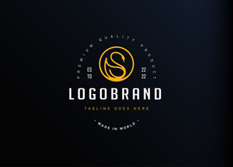 Goose Swan logo design inspiration. Minimalist vector illustration of a swan in a circle. Modern vintage icon design template with line art style. © Profdesigns