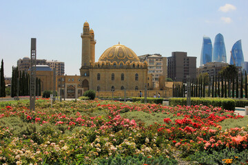 Obraz premium Baku city. Azerbaijan. Mosque in the city center.