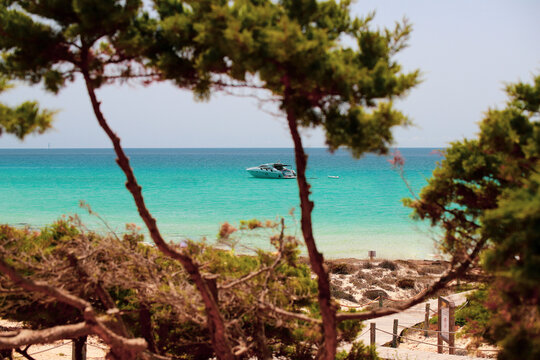 Yacht am Platja Migjorn Formentera