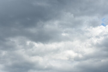 Wolken in den Bergen vom Gardasee