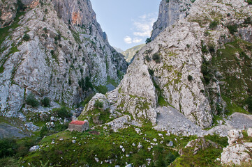 Ruta del Cares de Poncebos a Caín. Senderismo en los Picos de Europa entre Cantabria y Asturias