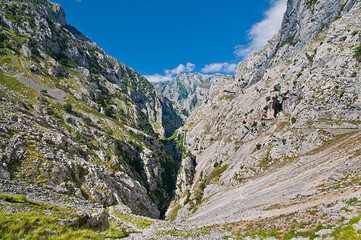 Ruta del Cares de Caín a Poncebos. Senderismo en los picos de Europa entre Cantabria y Asturias