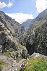 Fototapeta na wymiar Ruta del Cares de Caín a Poncebos. Senderismo en los picos de Europa entre Cantabria y Asturias