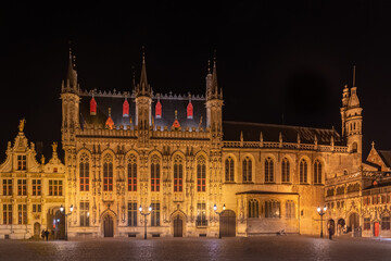 Fototapeta na wymiar Das Rathaus von Brügge bei Nacht