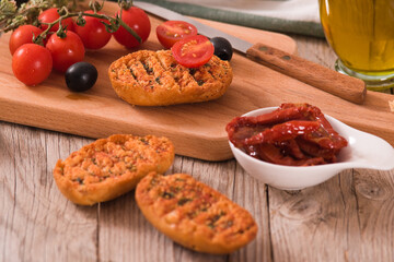 Toasted bread with tomato and oregano.